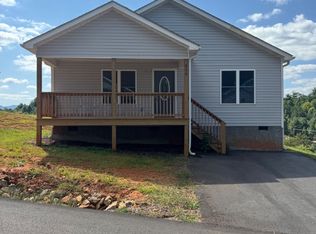 216 Quinn Hill Ln, Mars Hill, NC 28754