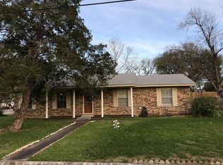 225 N Mechanic St, Bellville, TX 77418