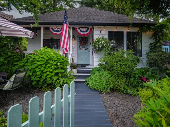 762 G St, Gearhart, OR 97138