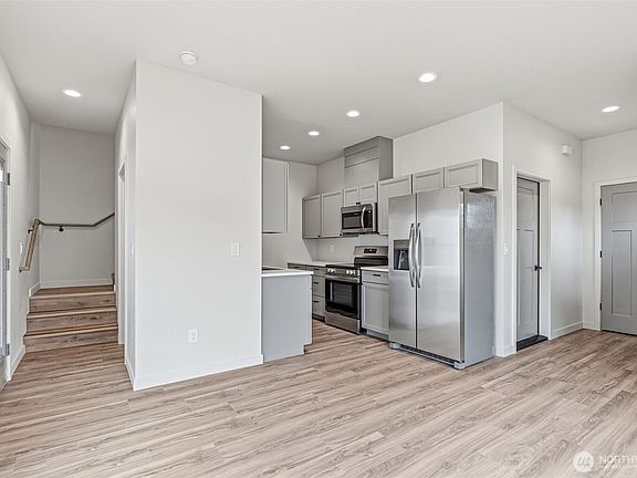 4th image of 230 Glengate Street