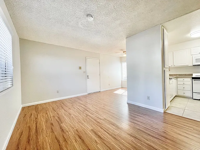 1619 G Street — Photo 14