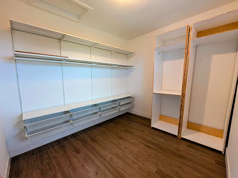 -Large master bedroom walk-in closet
-Flexible shelving system
-Additional shelving(can be removed upon request)