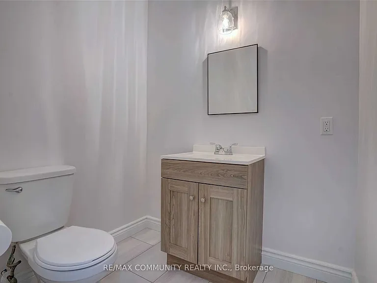 435 Maplewood Dr — Photo 6