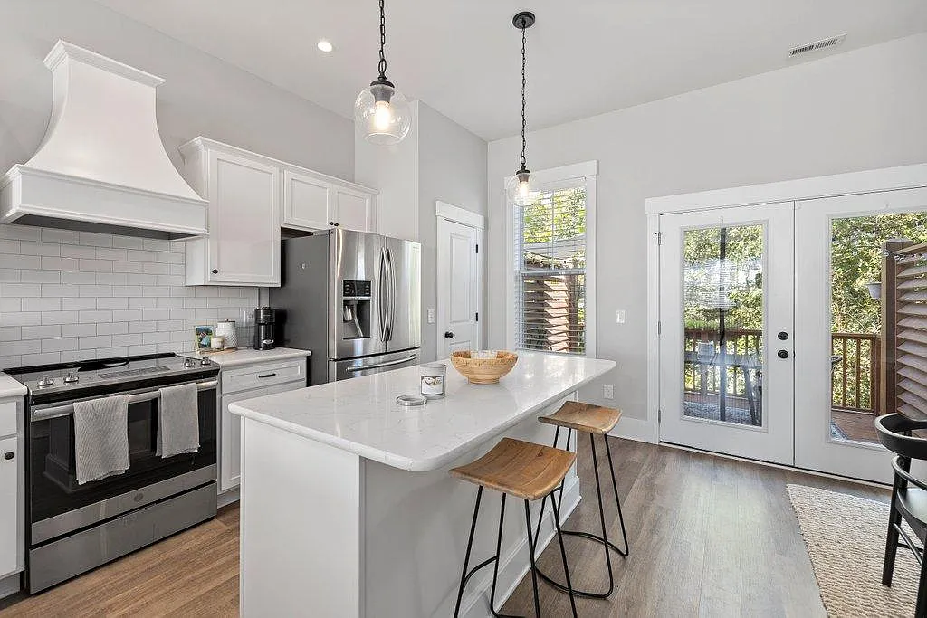 3 bed, 3.5 bath, 1920 sqft, $2,900 — Photo 3