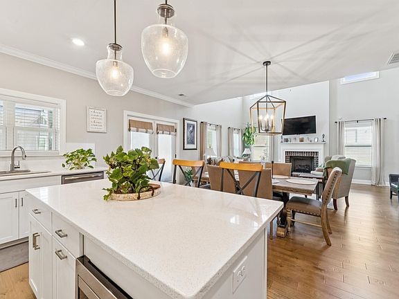 5th image of 135 Macdonald Ct