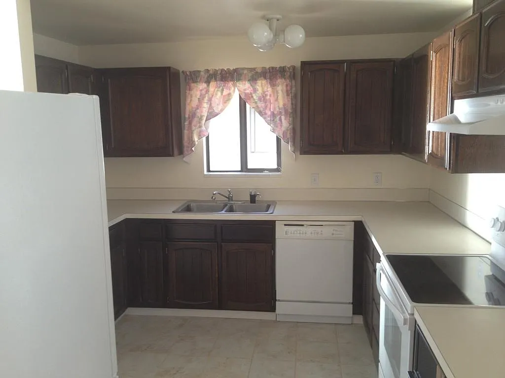 2 bed, 1450 sqft, $4,100 — Photo 3