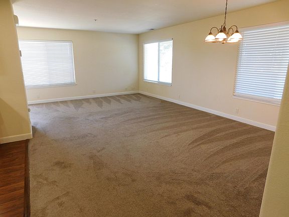 5th image of 110 Avenue Portola #4