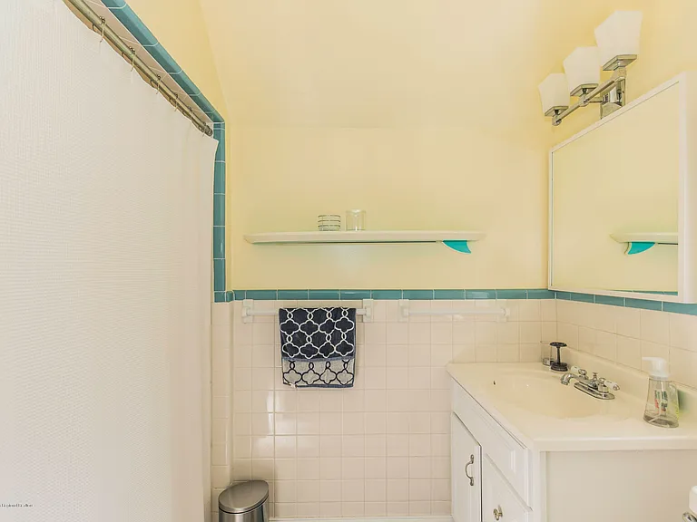 42 Central Ave — Photo 22