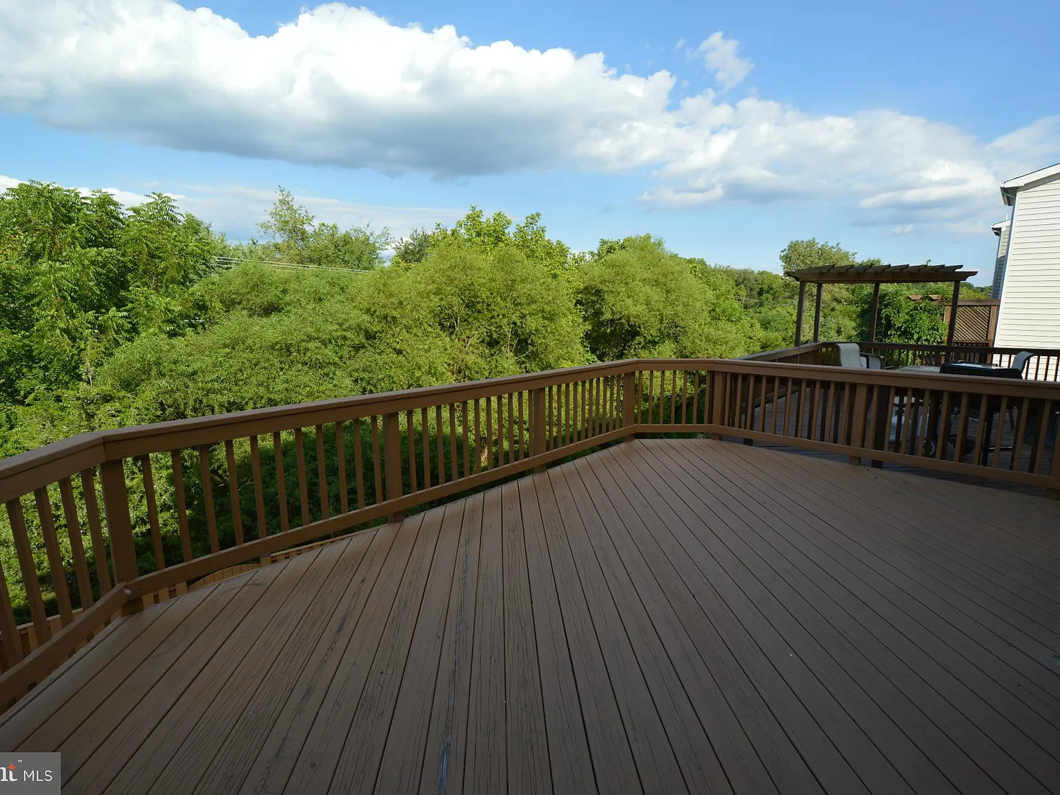 3 bed, 4.0 bath, 2416 sqft, $3,450 — Photo 3