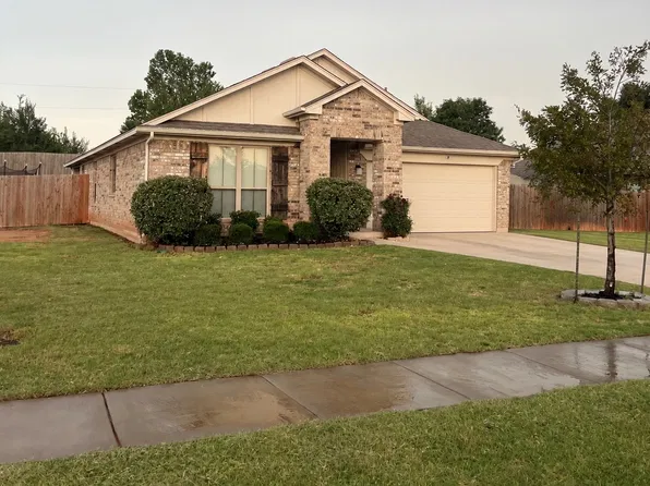 2370 Anne Ln, Blanchard, OK 73010