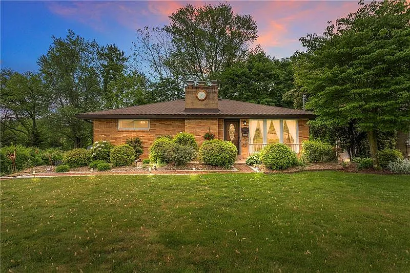 1309 Foxboro Dr photo 1