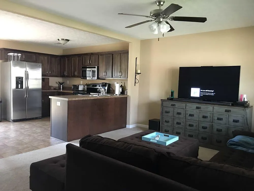 4 bed, 2.5 bath, 1652 sqft, $2,490 — Photo 2
