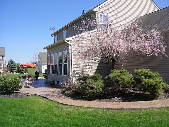 HUGE REAR PATIO