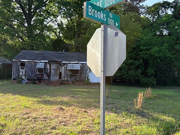 3rd image of 3135 Baker Cir