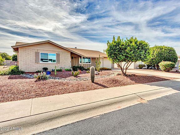 3rd image of 10847 W Canterbury Dr