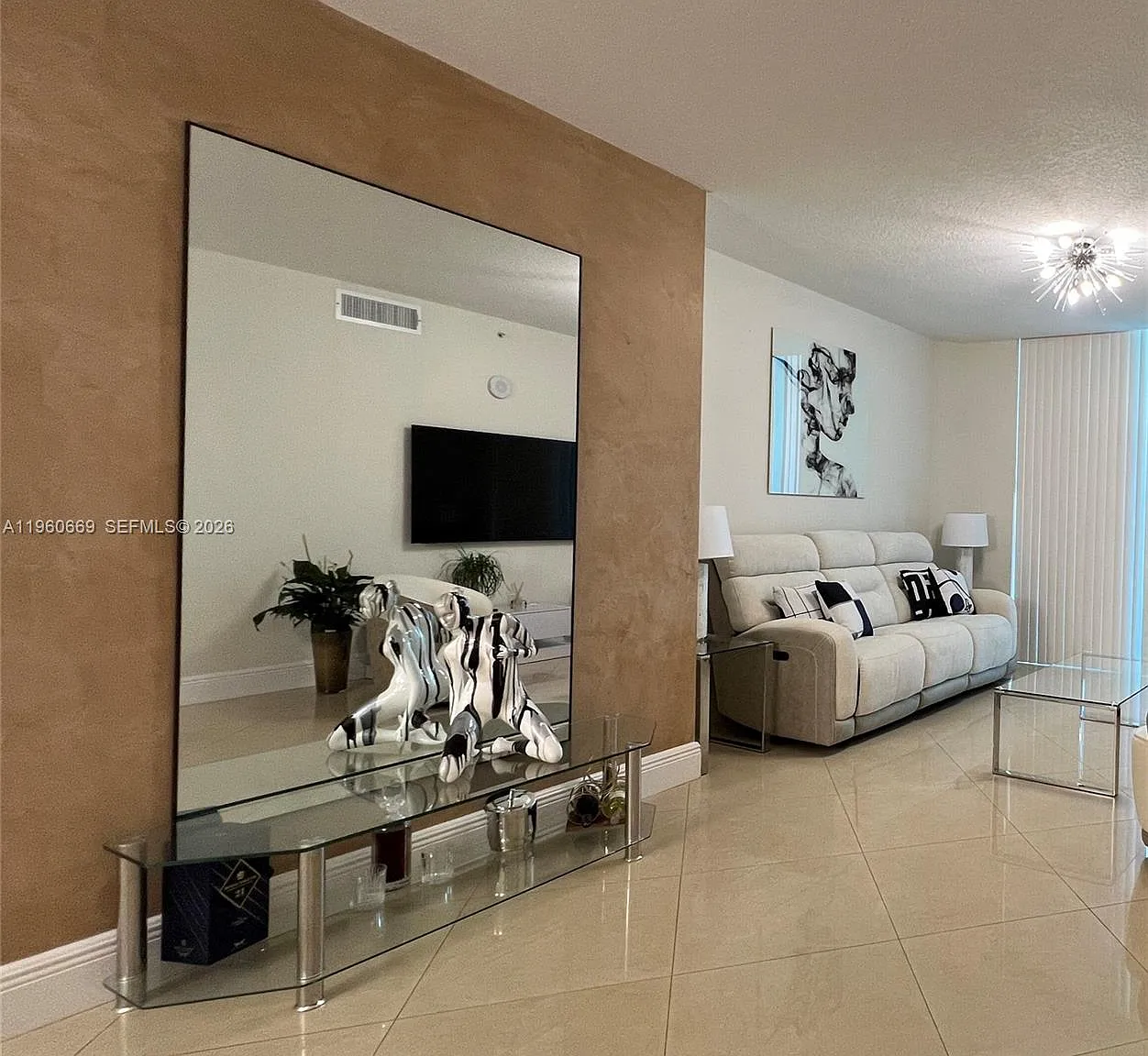 La Perla Condo — Photo 1