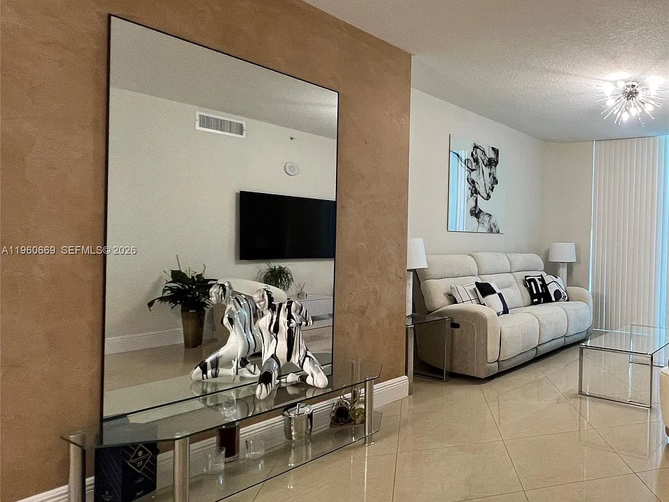 16699 Collins Ave #4204