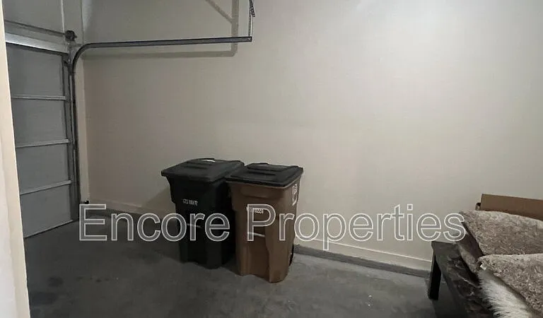200 Madison Square Ave — Photo 12