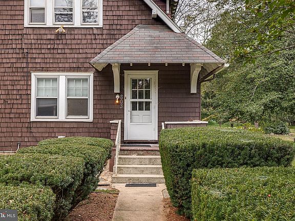5th image of 803 Perkins Ln