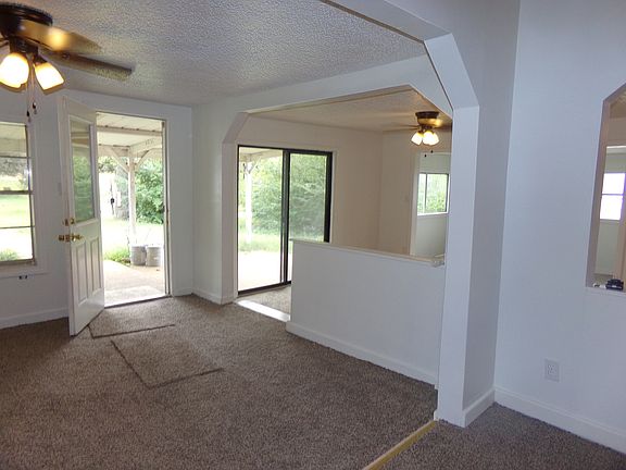 5th image of 1100 Valley Dr