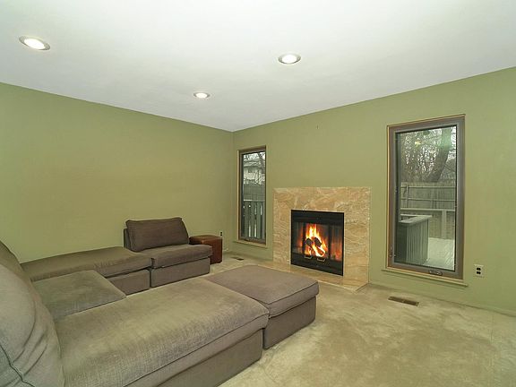 5th image of 238 Hamlet Dr
