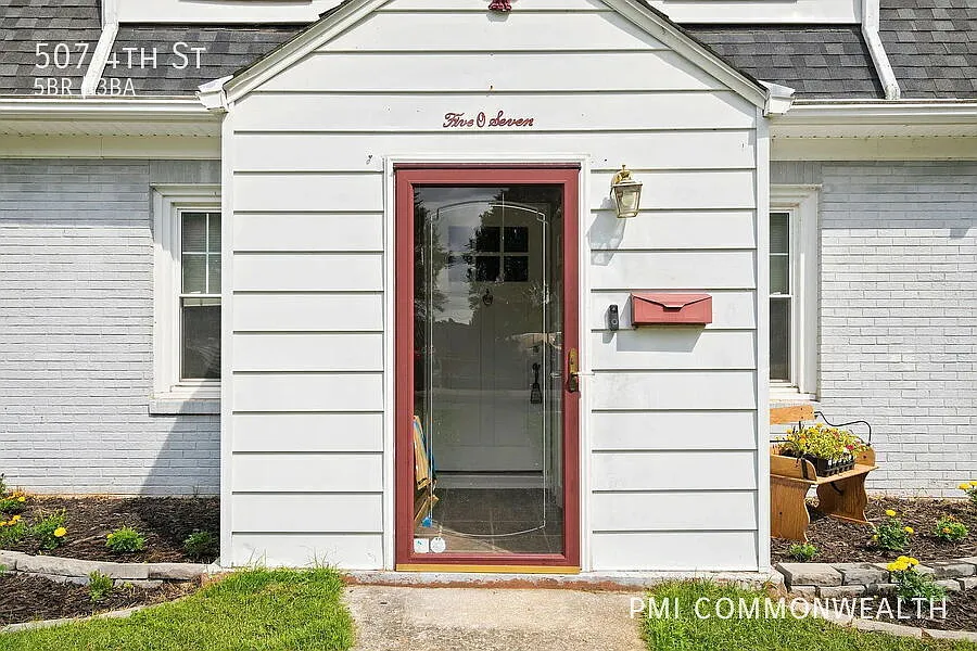 5 Bed / 3 Bath Single Family (Available Now) — Photo 2