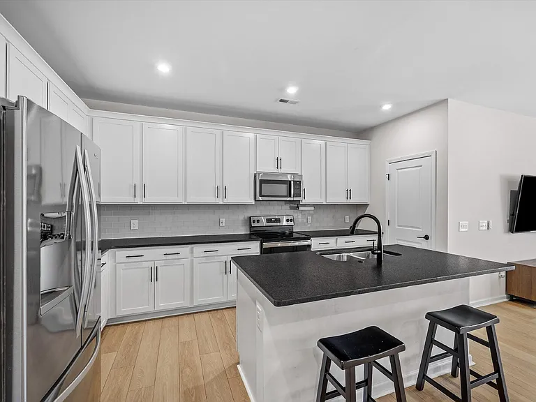 217 Brooks Springs Dr — Photo 8