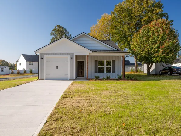 325 W Woodall St, Benson, NC 27504