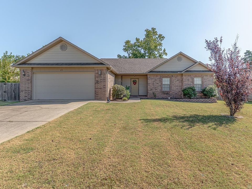 1st image of 13 Trinity Dr