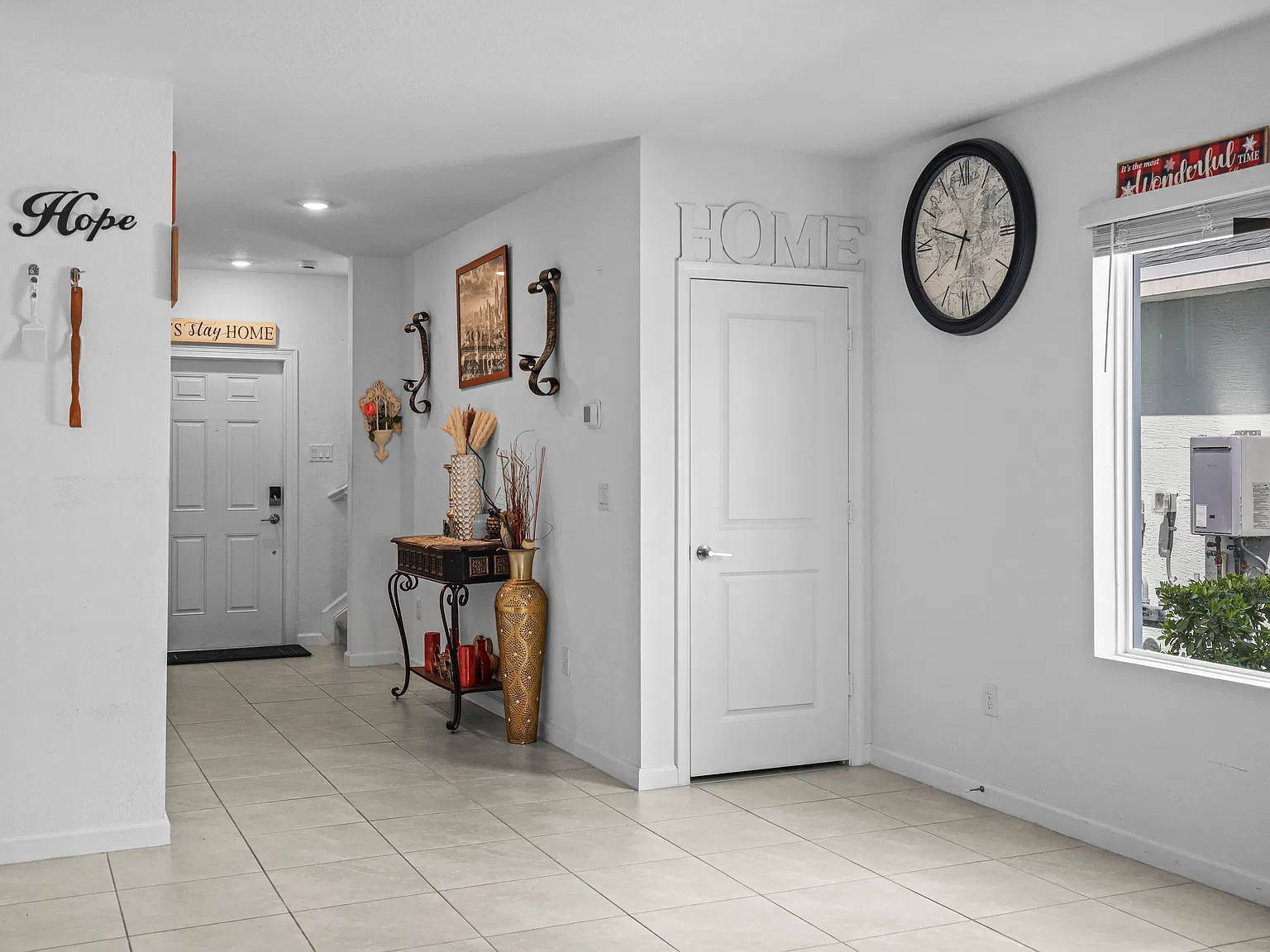 6 bed, 3.0 bath, 2589 sqft, $3,500 — Photo 4