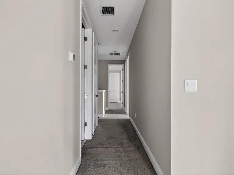 527 Marquesa Cir — Photo 32