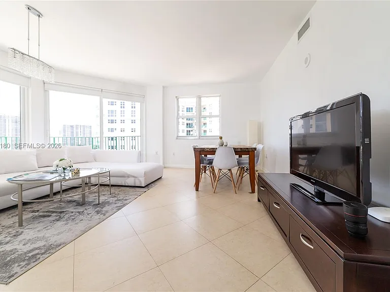 20000 Country Club Dr #1001 — Photo 3