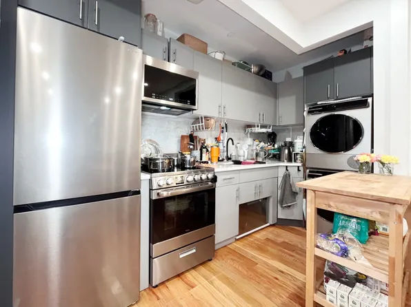 200 North 4th Street image 1 of 9