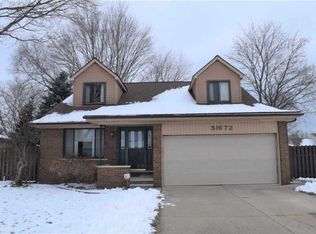 51672 Julies Dr, Chesterfield, MI