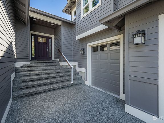 3rd image of 2414 Greenhaven Place NW