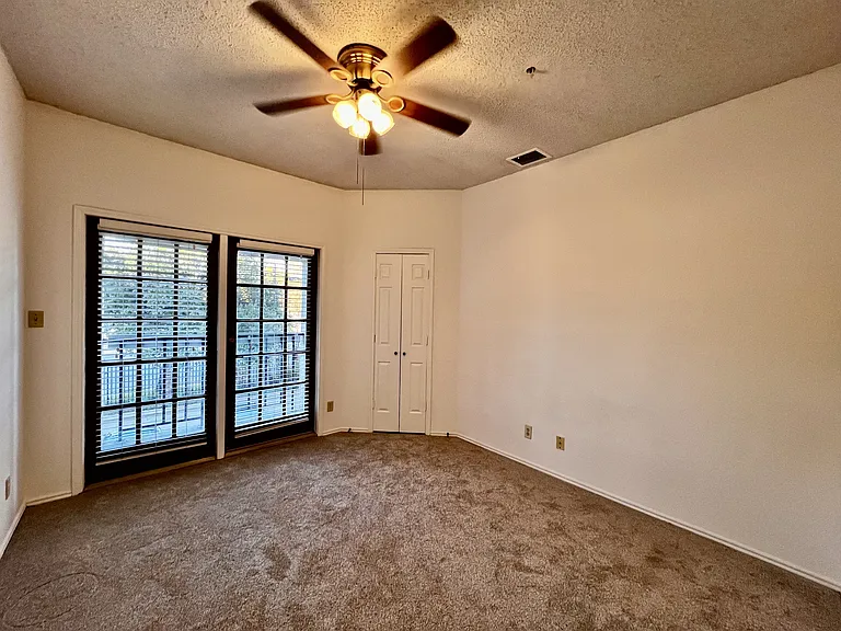 4800 W Lovers Ln — Photo 9