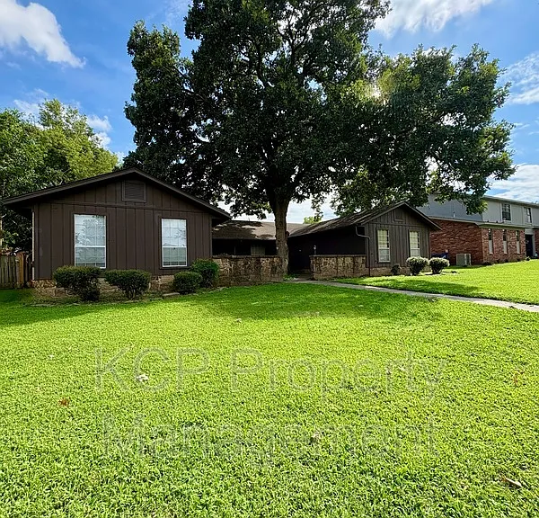 4802 S South Cir #U — Photo 1