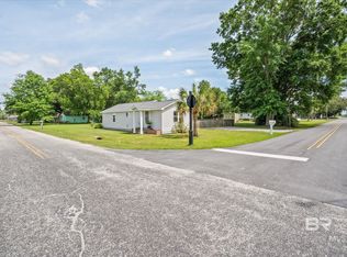207 Jefferson Ave W, Summerdale, AL 36580