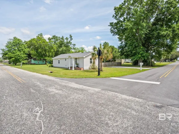 207 Jefferson Ave W, Summerdale, AL 36580