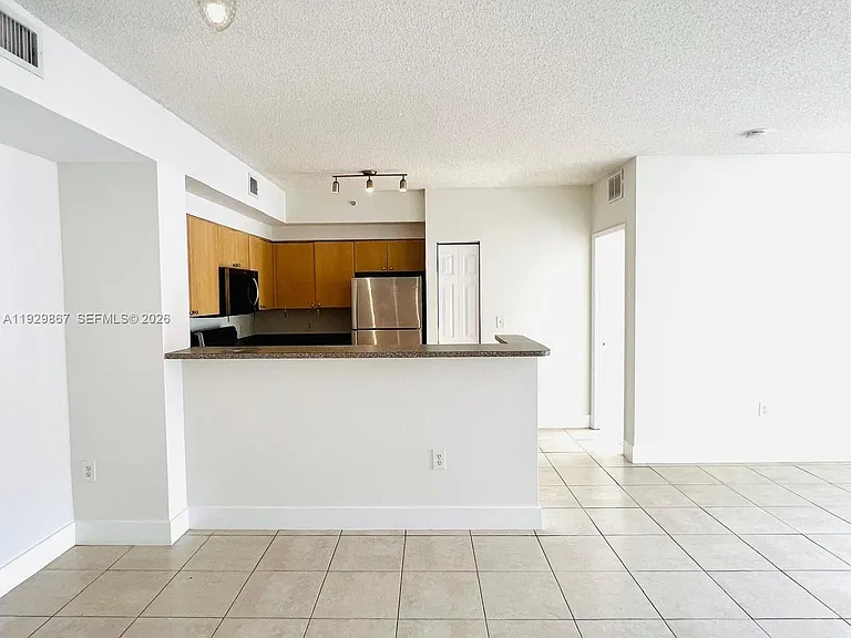 8000 N Nob Hill Rd #204 — Photo 6