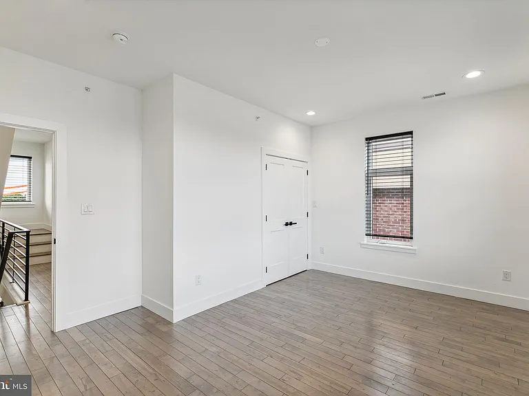 2835 Edgemont St — Photo 31