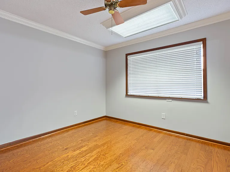 504 Alonda Dr — Photo 13