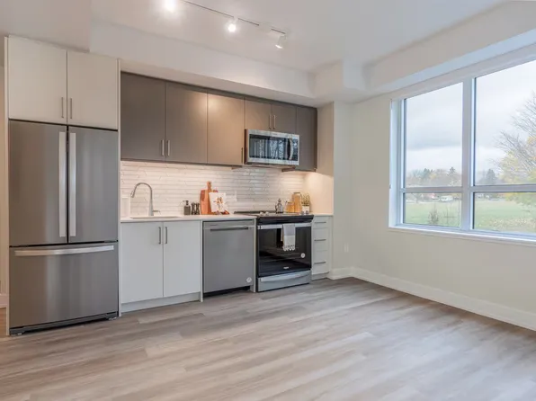 41 Johnson Street, 41 Johnson St, Barrie, ON L4M 0L6