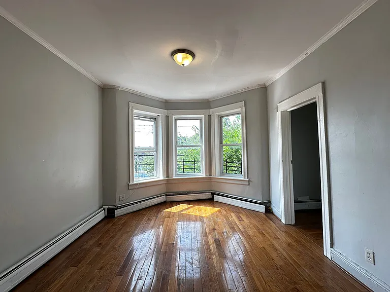 126 Bergen Ave #2E — Photo 3