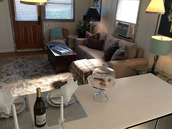 Unit B dining/living room