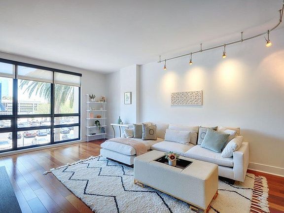 4th image of 88 E San Fernando St Unit 204