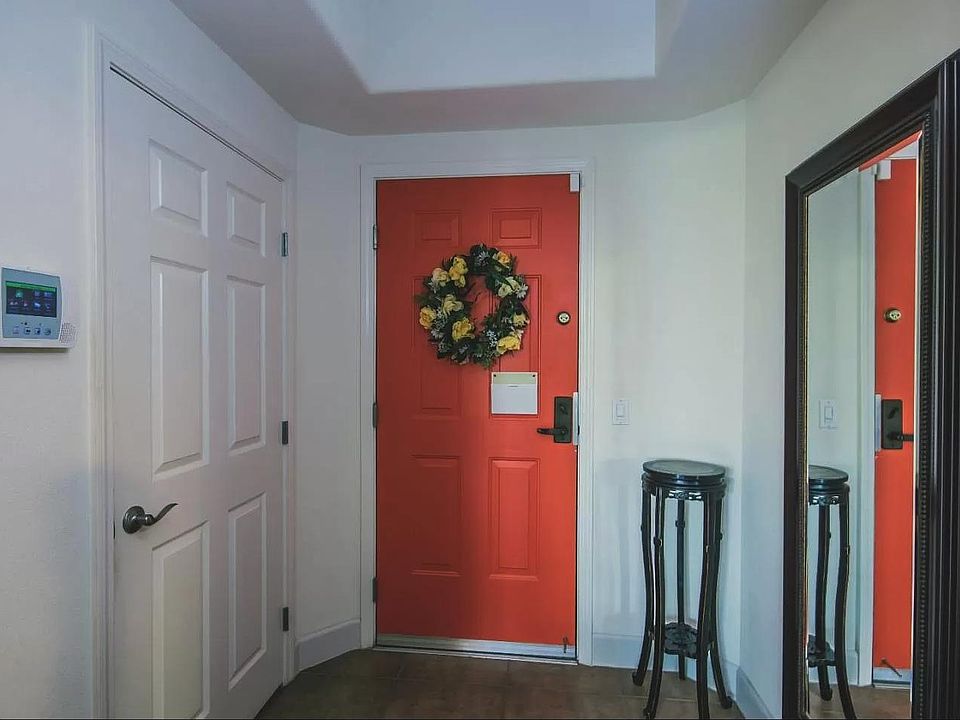 Entry/Foyer