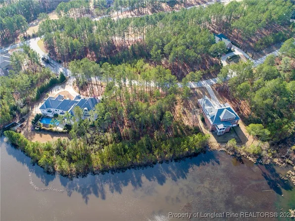 102 Broadlake Ln, Spring Lake, NC 28390