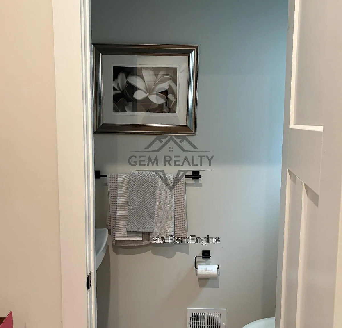 4 bed, 3.5 bath, 3642 sqft, $3,200 — Photo 2