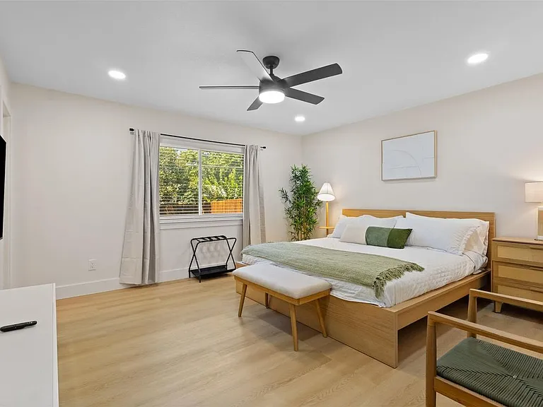 5325 Strickland Ave — Photo 7